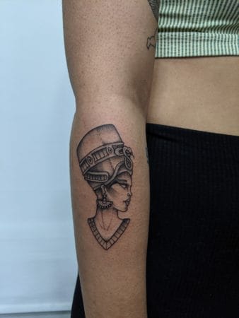 tattoo retrato nefertiti