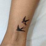 mini tattoo golondrinas